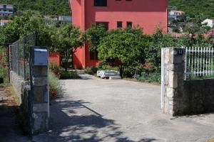 Apartments with a parking space Trpanj, Peljesac - 10148