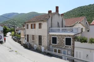Apartment Trpanj 10046a