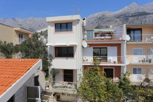 Apartments with parking space Makarska - 9506