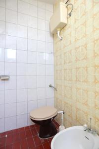 Apartments with parking space Makarska - 9506