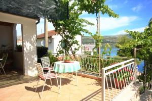 Apartments by the sea Mastrinka, Ciovo - 10261