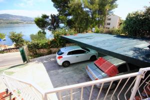 Apartments by the sea Mastrinka, Ciovo - 10261