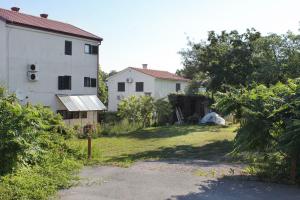 Apartments with a parking space Njivice, Krk - 9668