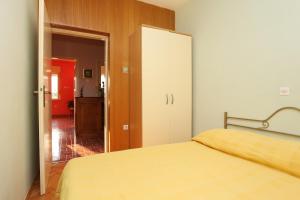 Apartments by the sea Trogir - 9667