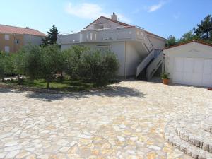 Apartments with a parking space Novalja, Pag - 9340 