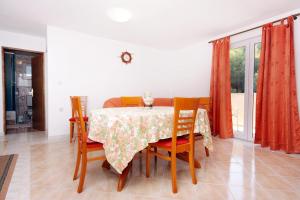 Apartments by the sea Basina, Hvar - 9673