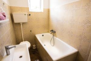 Apartments by the sea Cove Zarace - Gdinj, Hvar - 9675