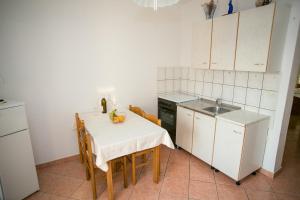 Apartments by the sea Zubovici, Pag - 9678