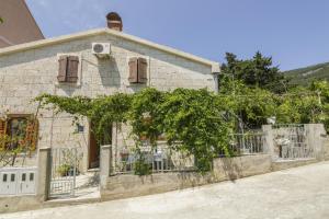 Apartments by the sea Komiza, Vis - 11671 - 3hvězdičkové hotely ve městě Komiža