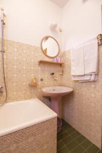 Apartments by the sea Komiza, Vis - 11671