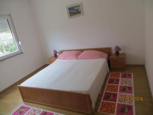 Apartments by the sea Rogoznica - 11710