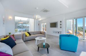 Seaside luxury villa with a swimming pool Zatoglav, Rogoznica - 11685