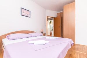 Apartments with a parking space Kastel Kambelovac, Kastela - 11678