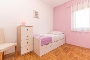 Apartments with a parking space Kastel Kambelovac, Kastela - 11678