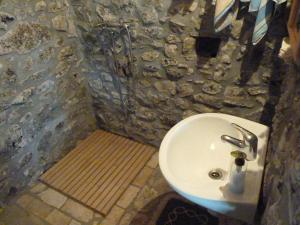 Holiday house with a swimming pool Gornje Planjane, Zagora - 11701