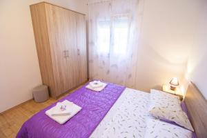 Apartments with a swimming pool Gustirna, Trogir - 11703