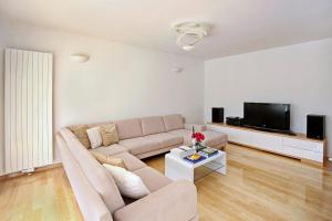 Five-Bedroom Holiday Home room in Holiday house with a swimming pool Lozovac Krka - 11715