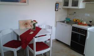 Apartments with a parking space Kastel Kambelovac, Kastela - 11755