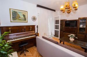 Apartments by the sea Trogir - 11760