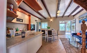 Seaside luxury villa with a swimming pool Cove Siroka, Ciovo - 11749