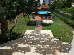 Family friendly house with a swimming pool Pula 11774