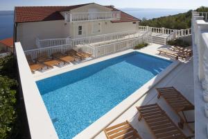 Apartments with a swimming pool Zavode, Omis - 11786