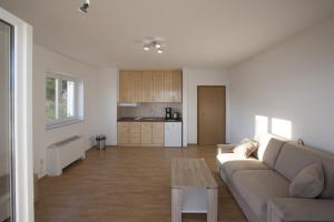 Apartments with a swimming pool Zavode, Omis - 11786