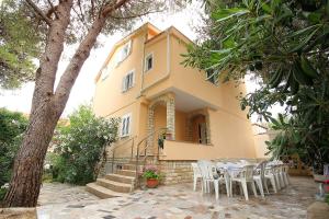 Apartments by the sea Novalja, Pag - 9683 - 3hvězdičkové hotely ve městě Novalja