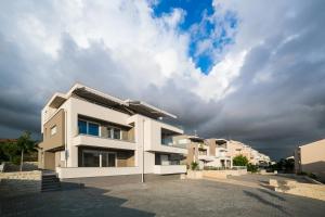 Apartments with a parking space Novalja, Pag - 11775 