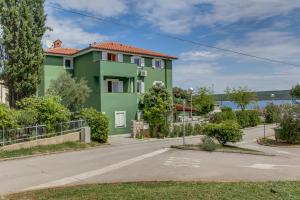 Apartments and rooms by the sea Nerezine, Losinj - 11815 