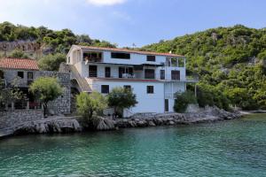 Apartments by the sea Cove Vela Prapratna (Peljesac) - 10106