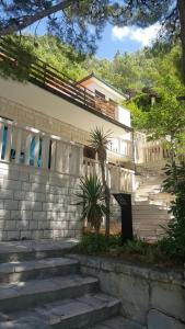 Apartments by the sea Brela, Makarska - 11821