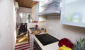 Apartments by the sea Brela, Makarska - 11821