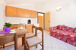 Apartments with a parking space Vodice - 11835