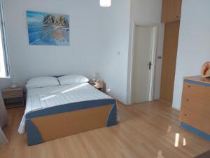 Two-Bedroom Apartment with Terrace room in Apartments with a parking space Starigrad Paklenica - 11848
