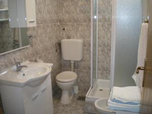 Apartments with a parking space Rukavac, Vis - 11855