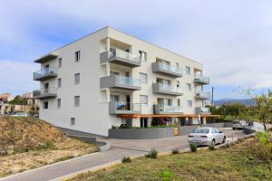 Apartments with a parking space Split - 11863