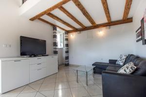 Apartments with WiFi Mali Losinj (Losinj) - 11880