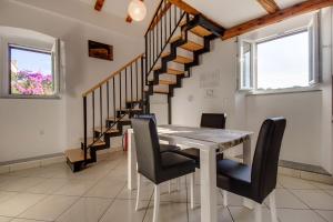 Apartments with WiFi Mali Losinj (Losinj) - 11880