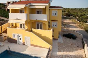 Seaside apartments with a swimming pool Zecevo Rtic, Rogoznica - 11869 