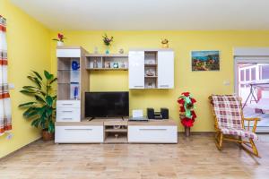 Seaside house with a swimming pool Businci, Ciovo - 11882