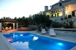 Holiday house with a swimming pool Plano, Trogir - 11897