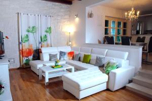 Three-Bedroom Holiday Home  room in Holiday house with a swimming pool Plano Trogir - 11897