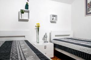 Holiday house with a swimming pool Plano, Trogir - 11897