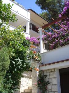 Apartments by the sea Trogir - 11895