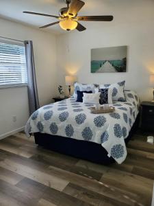 Beach Style lake view home with boat parking & minutes to the best beaches!