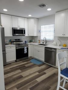 Beach Style lake view home with boat parking & minutes to the best beaches!