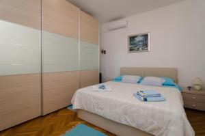 Apartments with parking space Nin, Zadar - 11900