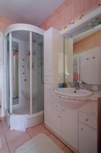 Apartments with parking space Nin, Zadar - 11900