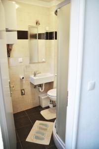 Apartments with WiFi Zagreb - 12046 